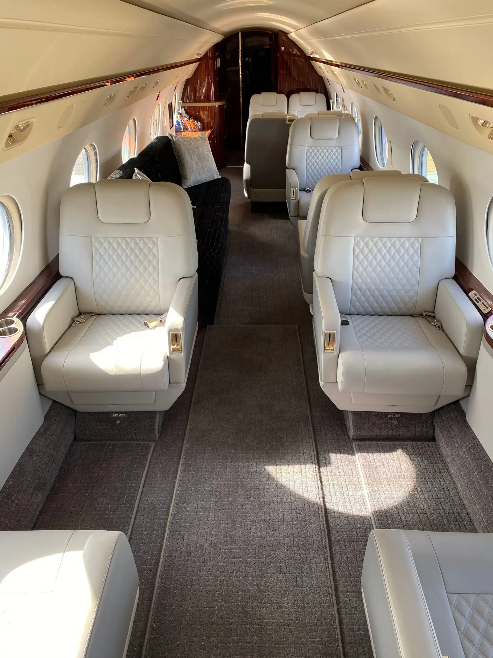 Gulfstream G450 N450BG operated by STAJets, KSNA photo 2