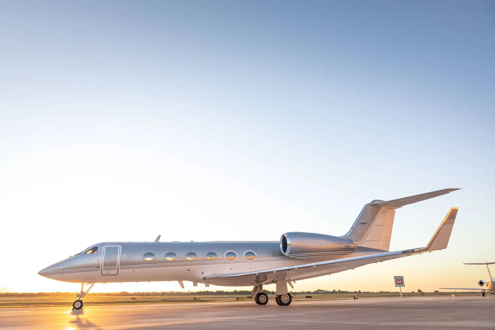 Gulfstream IV-SP N450PZ operated by Lyon Aviation, exterior