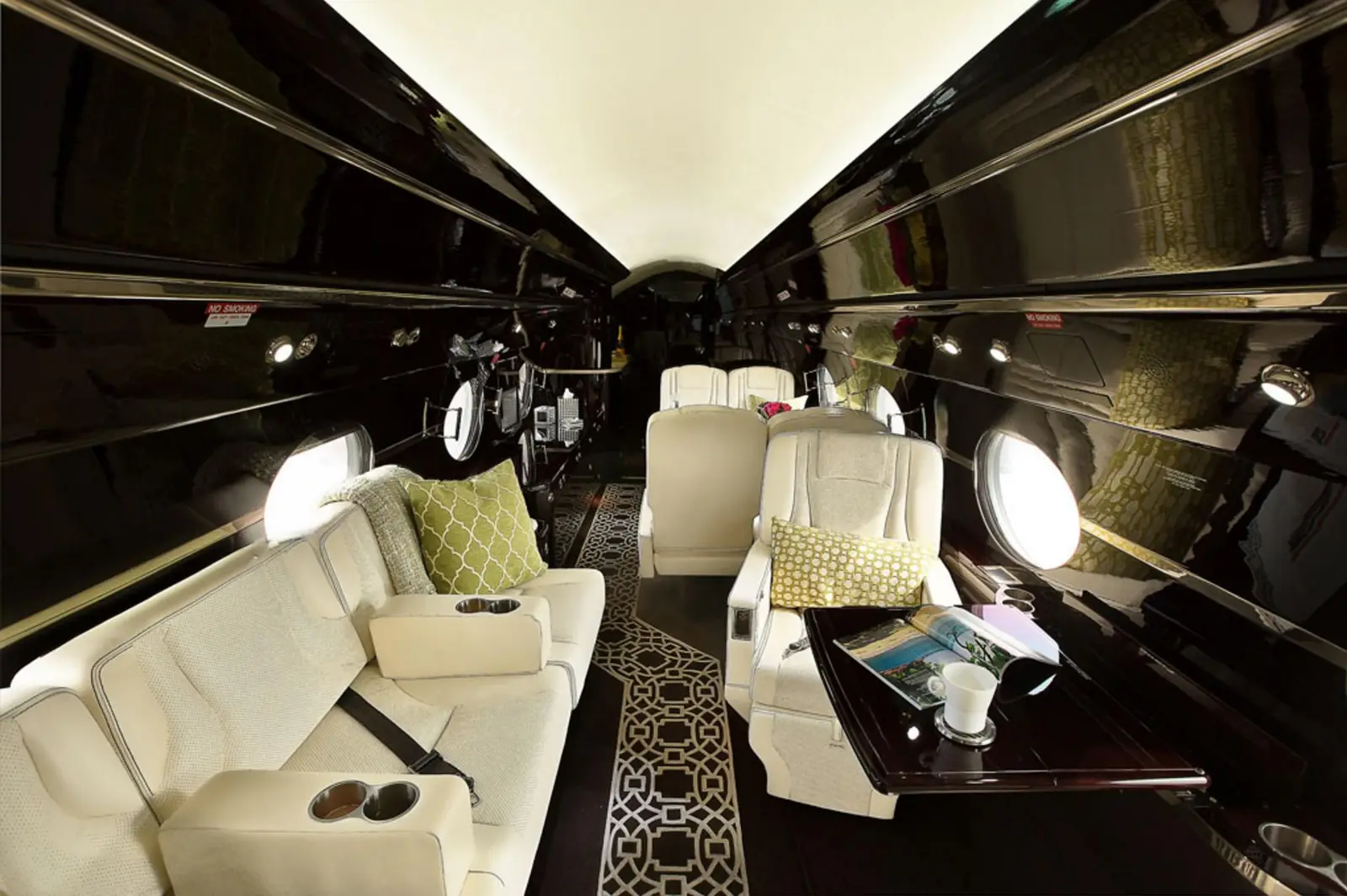 Gulfstream IV-SP N450PZ operated by Lyon Aviation photo 3