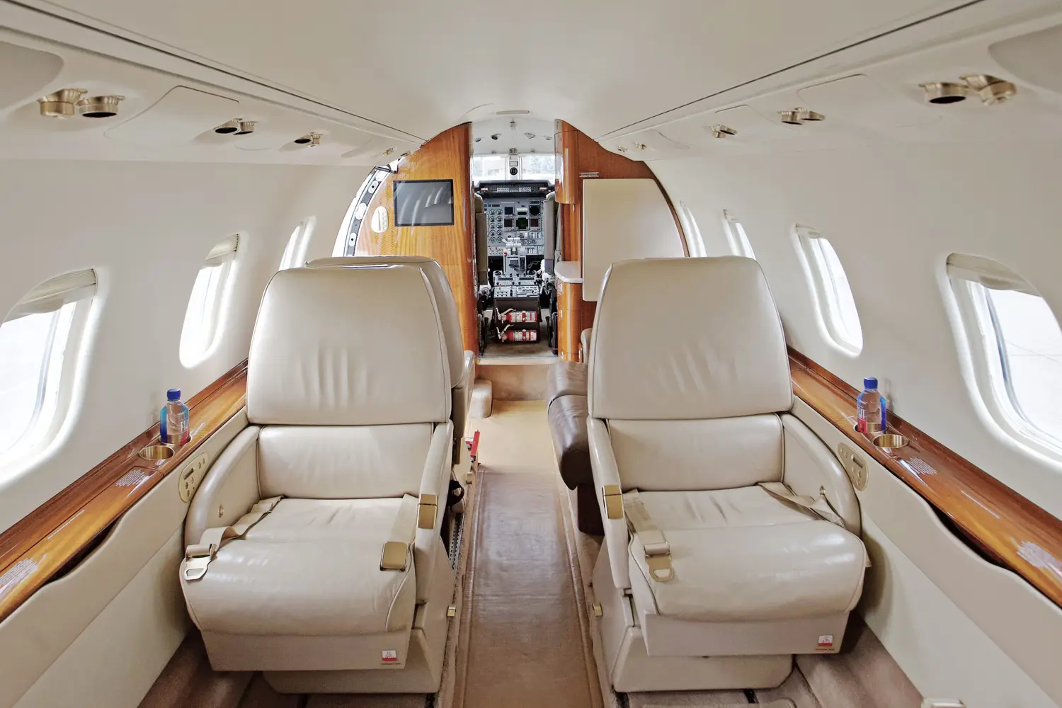 Bombardier Learjet 60 N451BD operated by Executive Fliteways, Inc. photo 3