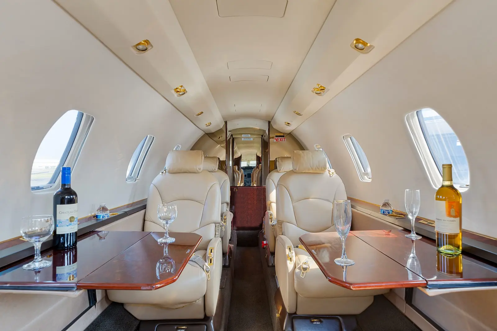 Cessna Citation Excel N452M operated by Ventura Air Services photo 6