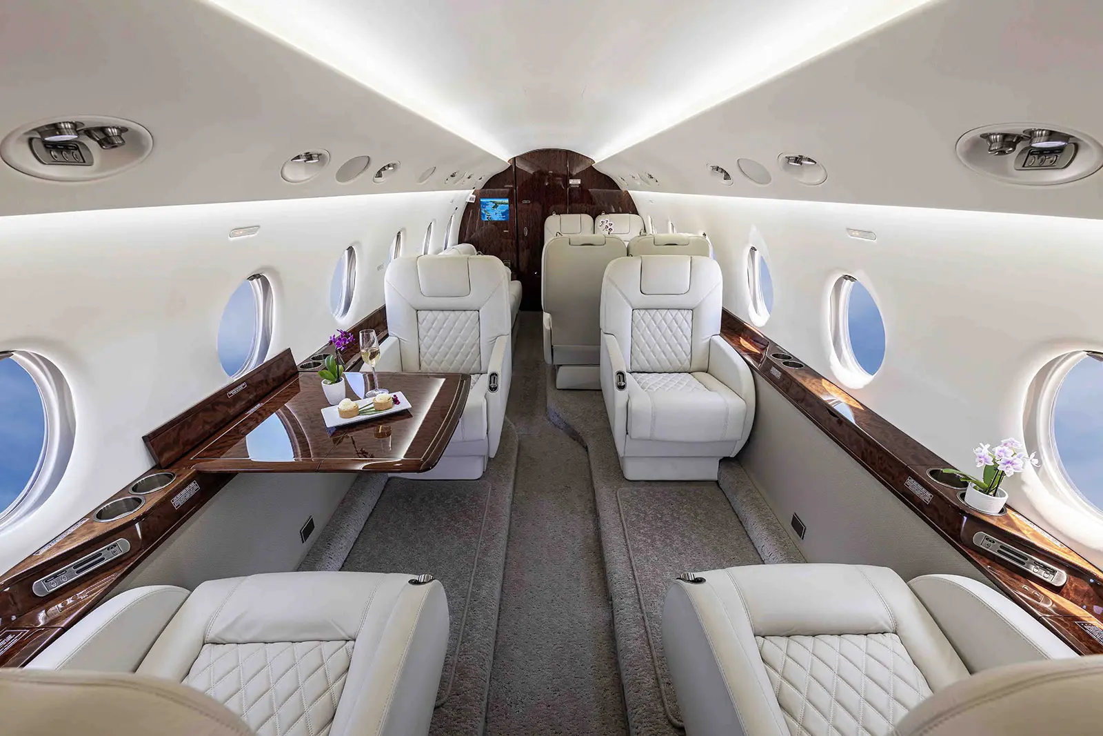 Gulfstream G200 N454TH operated by Journey Aviation, LLC photo 2