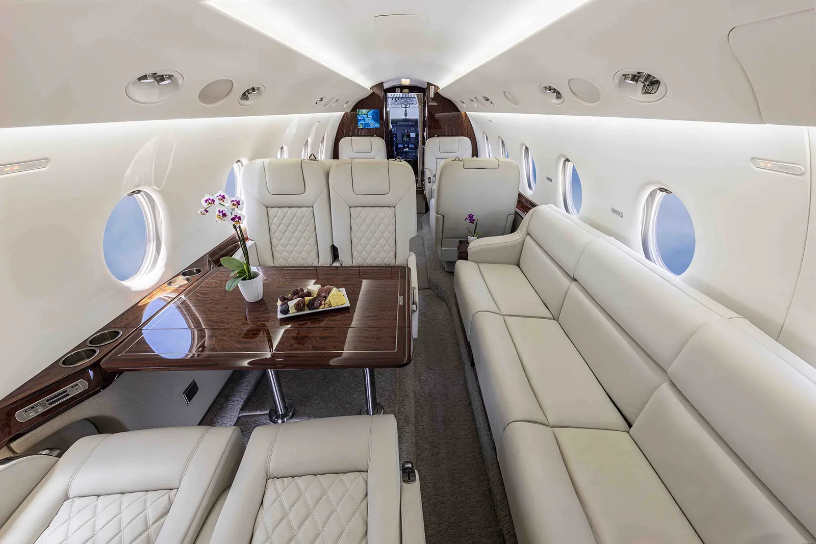 Gulfstream G200 N454TH operated by Journey Aviation, LLC photo 5