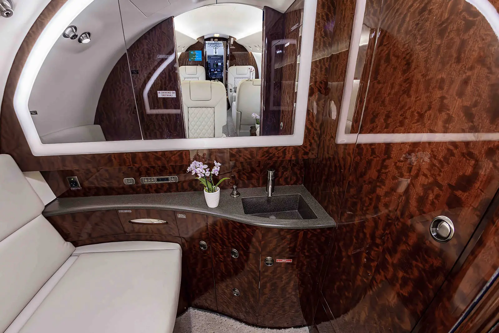 Gulfstream G200 N454TH operated by Journey Aviation, LLC photo 6
