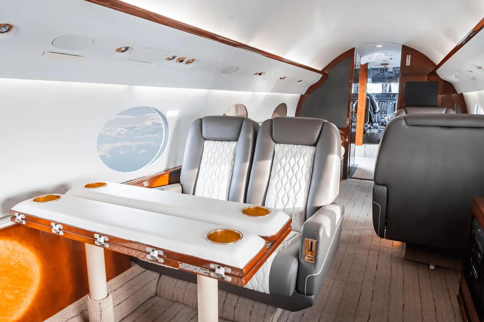 Gulfstream IV-SP N455WG operated by Fly Alliance photo 3
