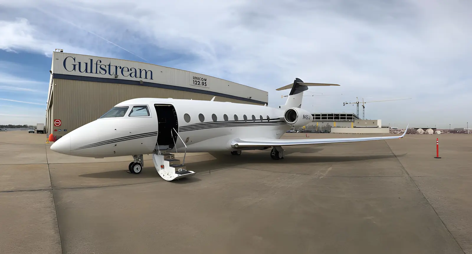 Gulfstream G280 N456JA operated by Solairus Aviation, exterior