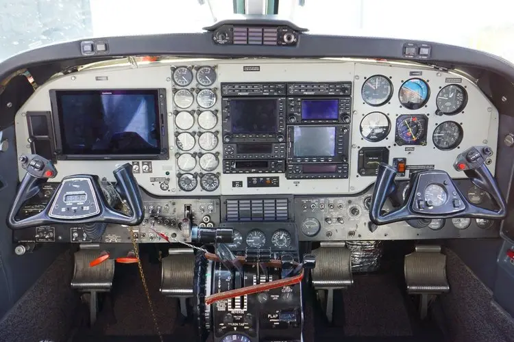 Beechcraft King Air B200 N459MA operated by Maxair LLC photo 6
