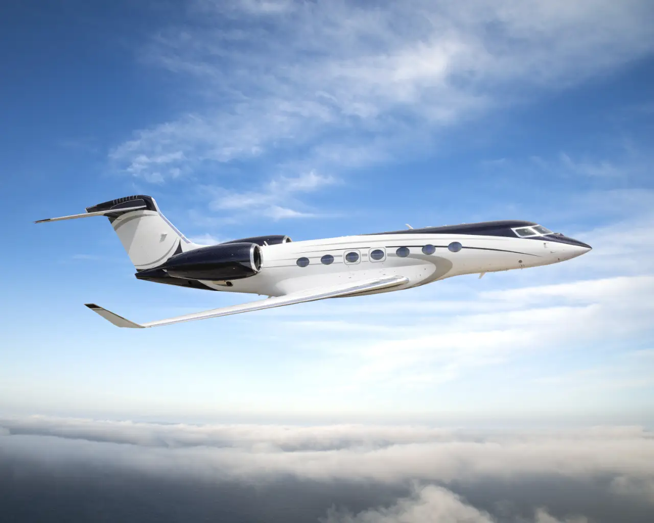 Gulfstream GVII-G500 N463SD operated by DuPage Aerospace, KDPA photo 2