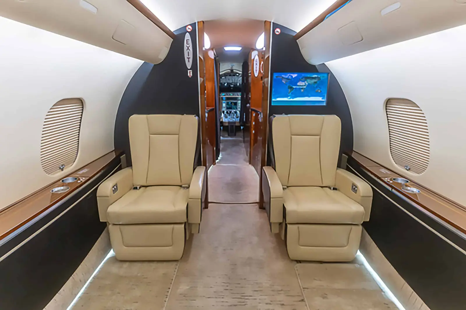 Bombardier Global 5000 N468GC operated by Leviate Jet Management photo 2