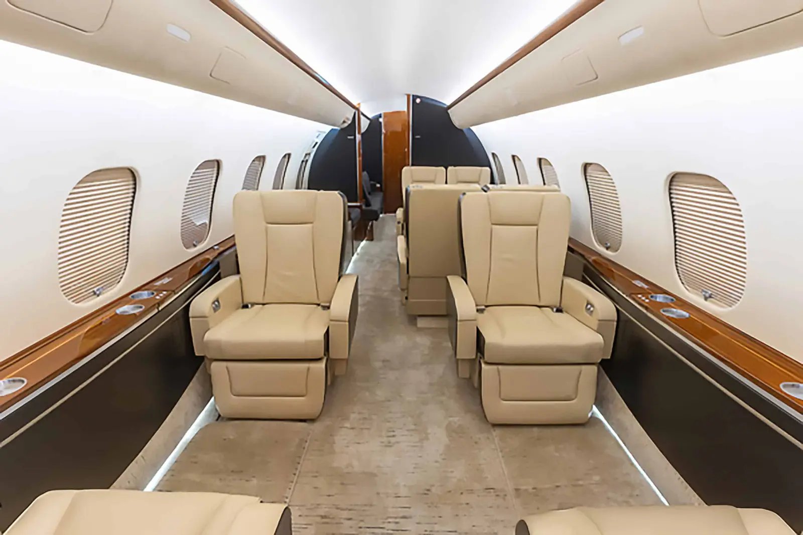 Bombardier Global 5000 N468GC operated by Leviate Jet Management photo 3