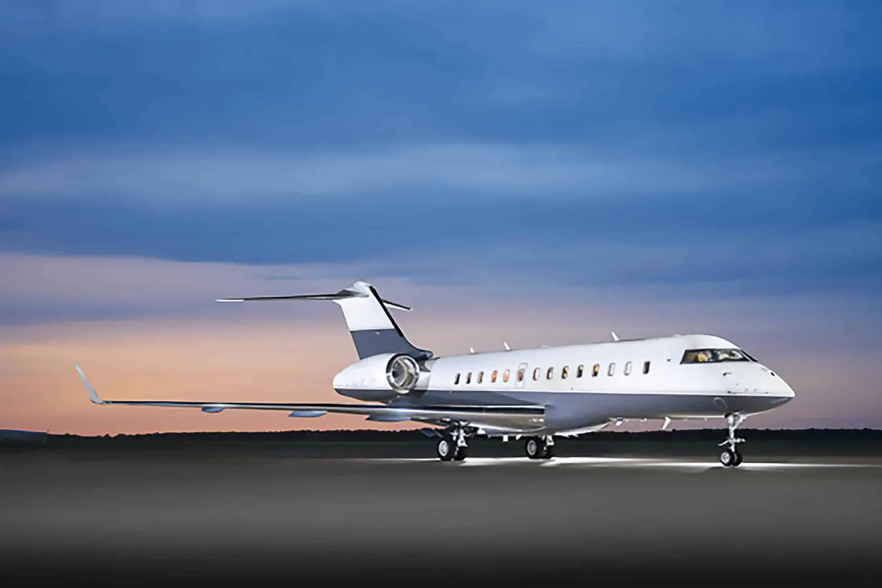 Bombardier Global 5000 N468GC operated by Leviate Jet Management photo 4