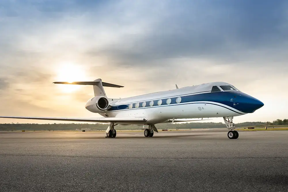 Gulfstream G550 N474D operated by Solairus Aviation, exterior