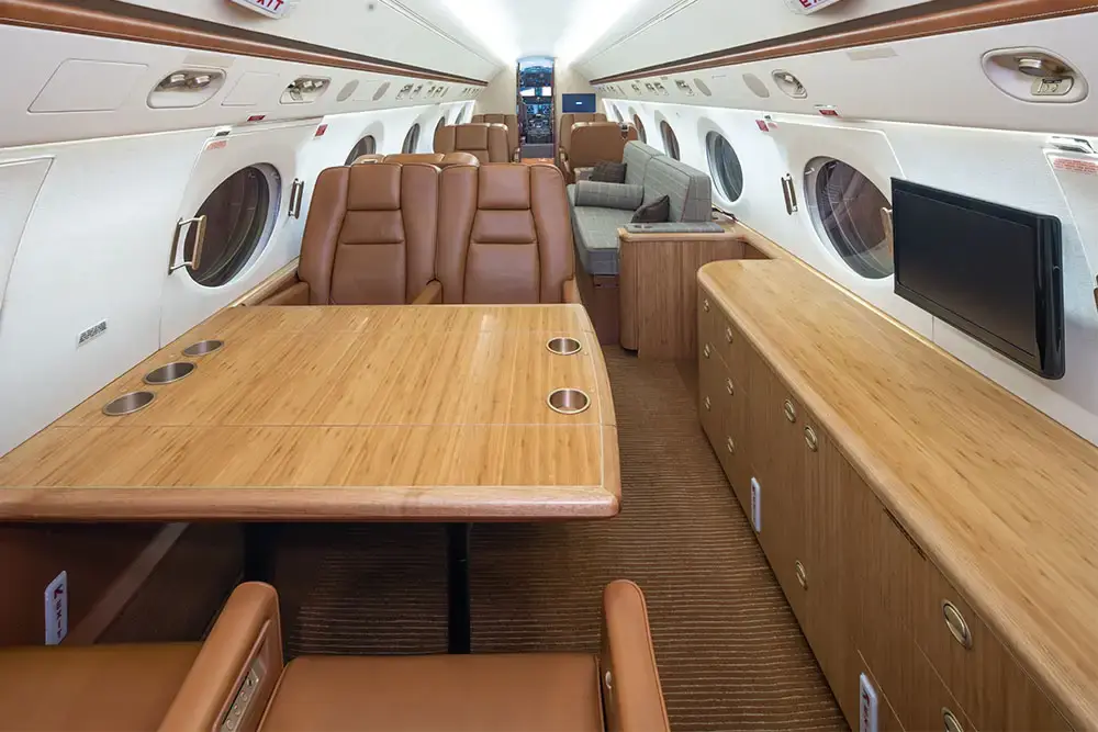 Gulfstream G550 N474D operated by Solairus Aviation photo 2