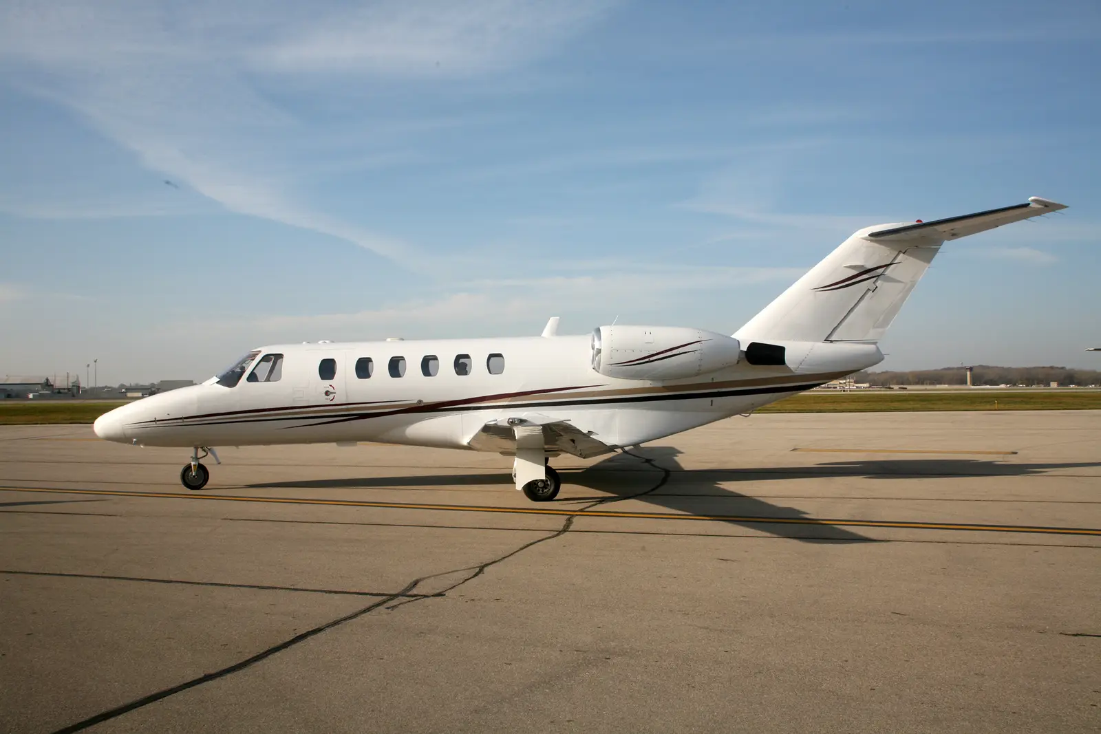Cessna Citation CJ2+ N475DH operated by Wisconsin Aviation, Inc., KUNU photo 3