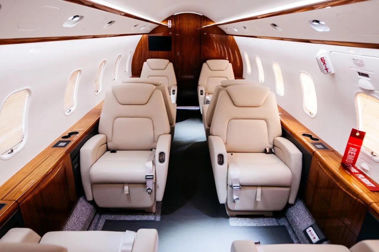 Bombardier Challenger 300 N479PF operated by Jet Edge International photo 2
