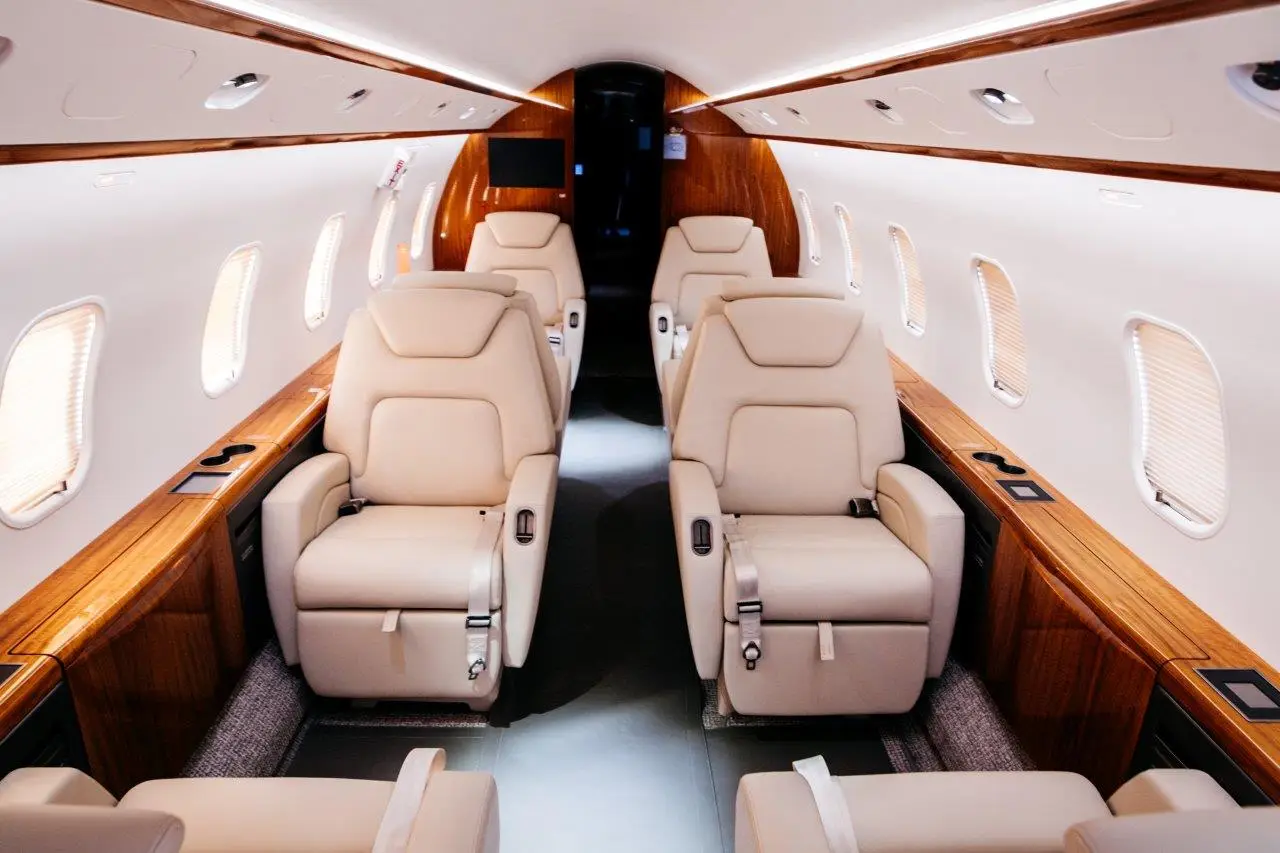 Bombardier Challenger 300 N479PF operated by Jet Edge International photo 4