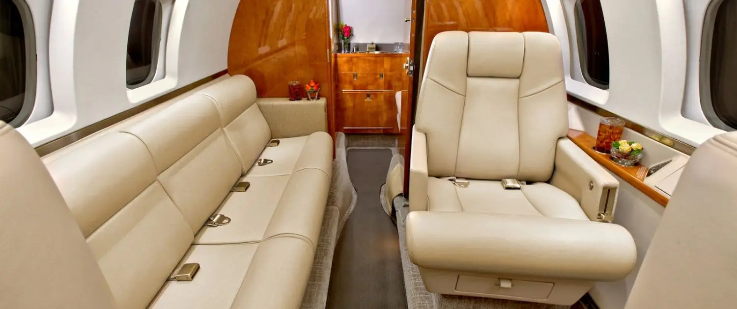 Beechcraft Hawker 800XP N47HA operated by AEM Aviation photo 2