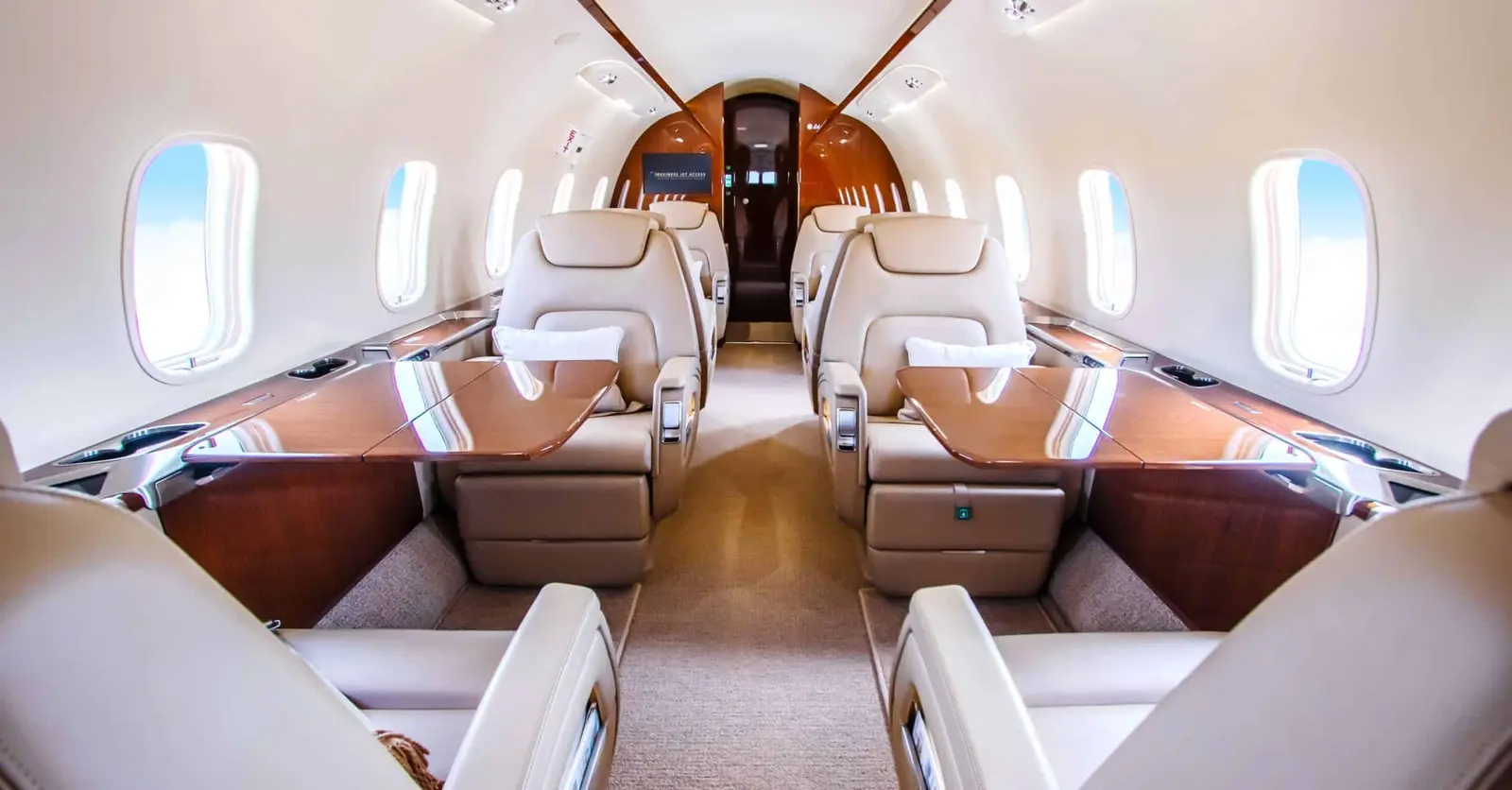 Bombardier Challenger 350 N480CB operated by Business Jet Services photo 3