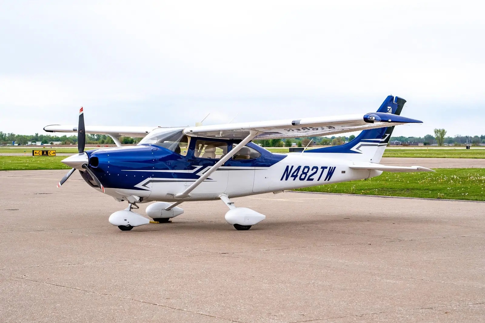 Cessna 182 N482TW operated by Jet Air Inc. photo 3