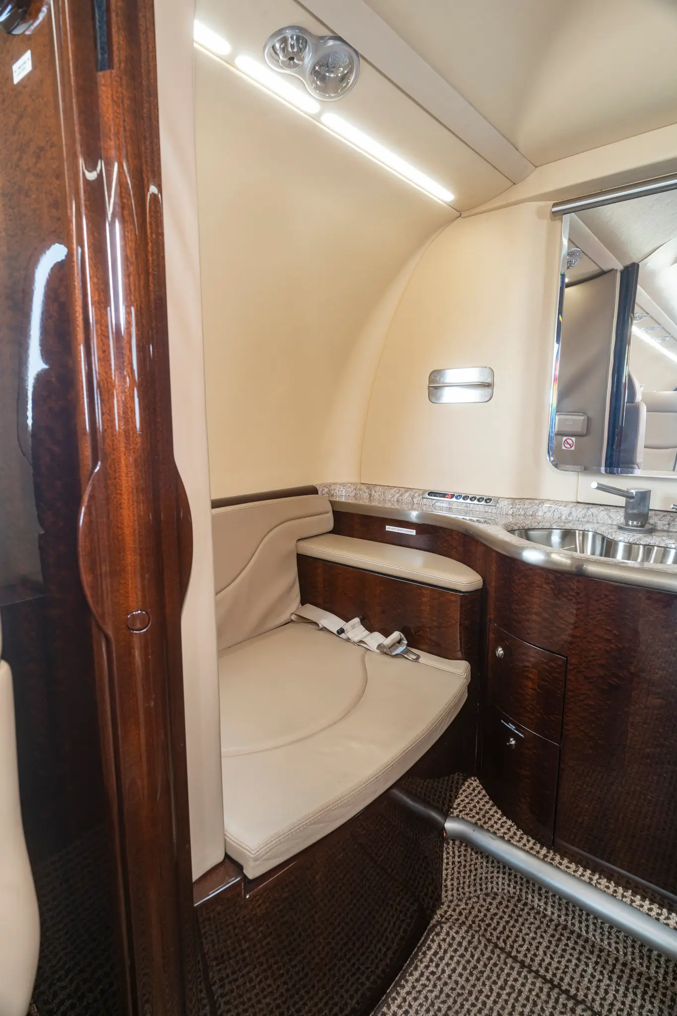 Bombardier Learjet 45 N483SC operated by Four Corners Aviation photo 6