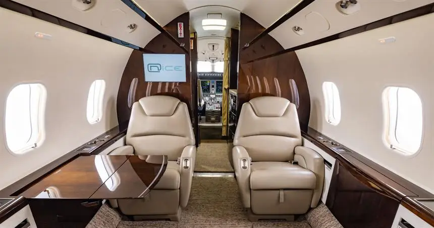 Bombardier Challenger 300 N487JA operated by Airshare photo 2