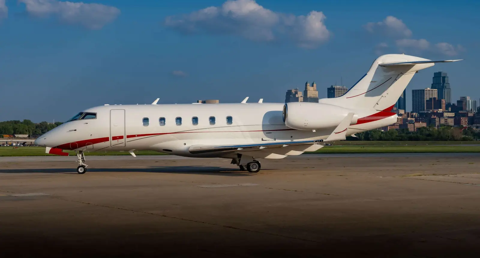 Bombardier Challenger 300 N487JA operated by Airshare photo 5