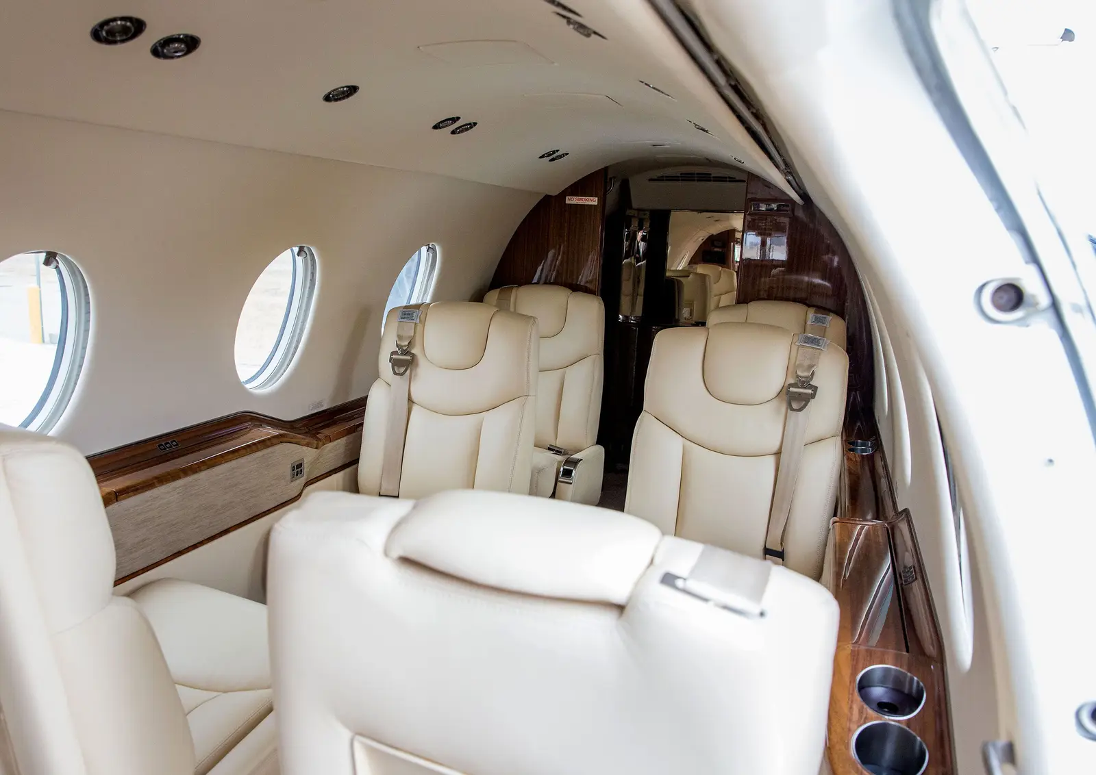 Beechcraft Hawker 400XP N488B operated by Paradigm Jet Management photo 3