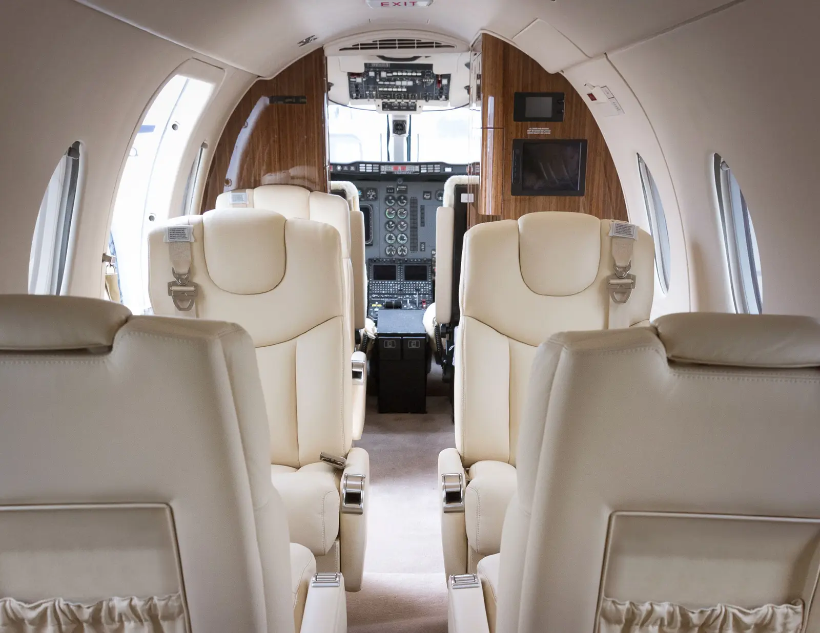 Beechcraft Hawker 400XP N488B operated by Paradigm Jet Management photo 4