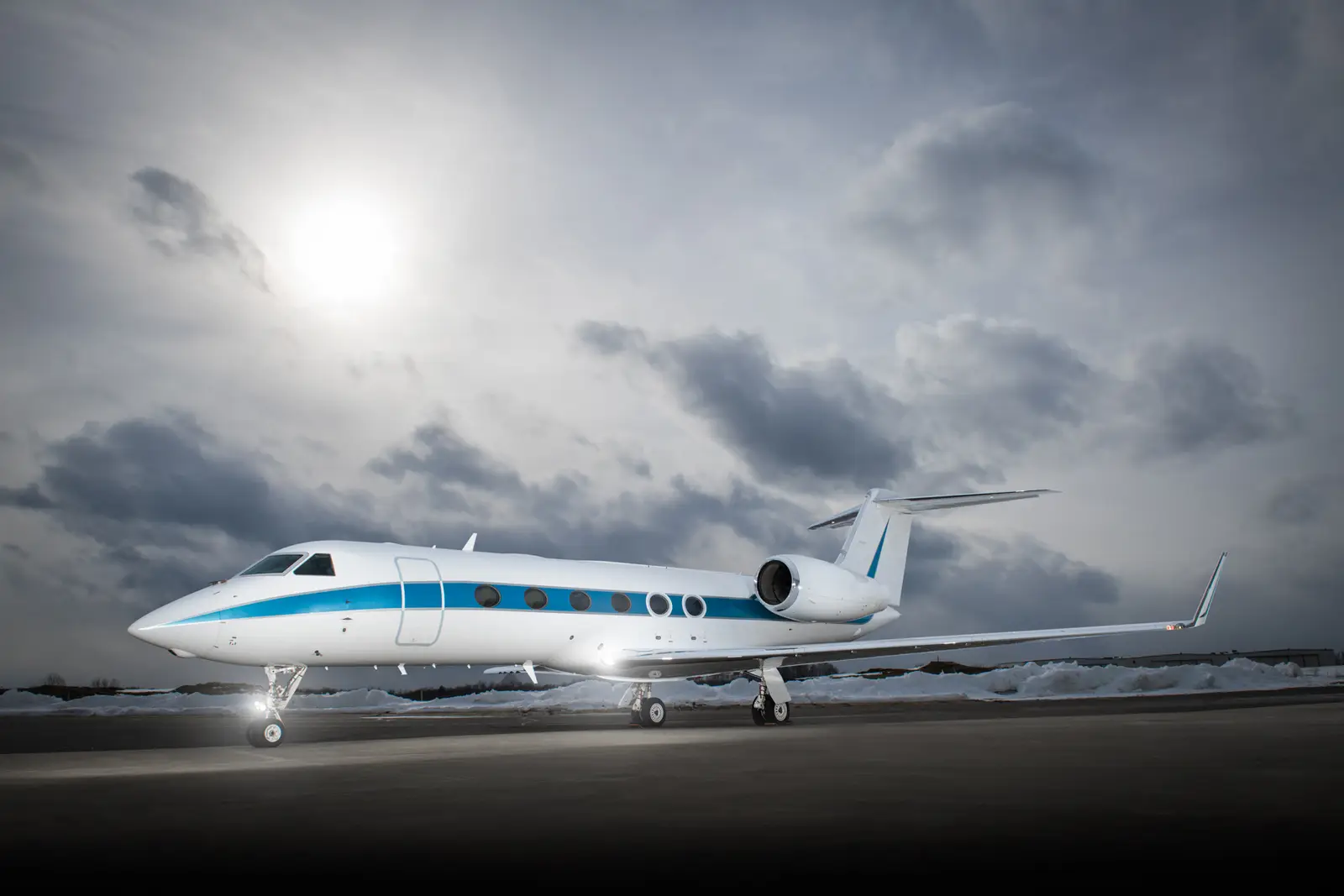 Gulfstream G450 N48PL operated by Schubach Aviation, KCRQ photo 3