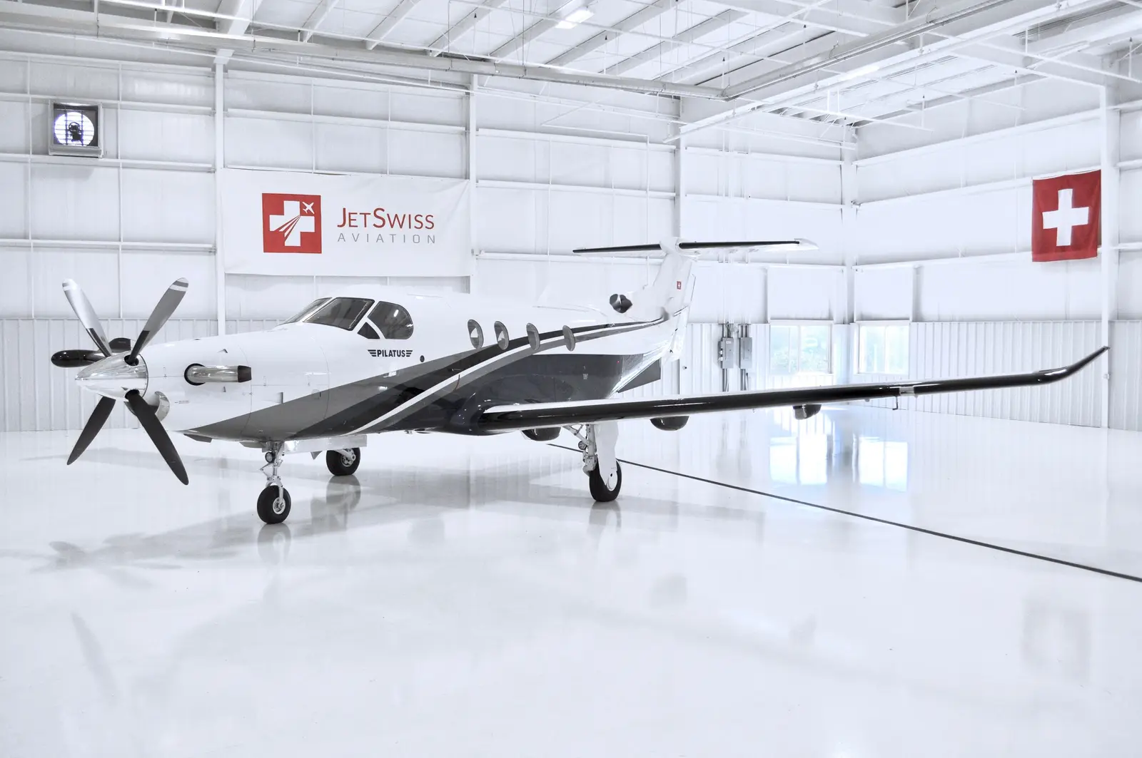 Pilatus PC-12/47 NG N494KC operated by Pacific Coast Jet photo 4