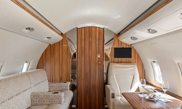 Bombardier Challenger 604 N495DD operated by Ventura Air Services photo 2