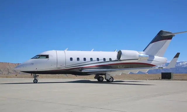 Bombardier Challenger 604 N495DD operated by Ventura Air Services photo 4
