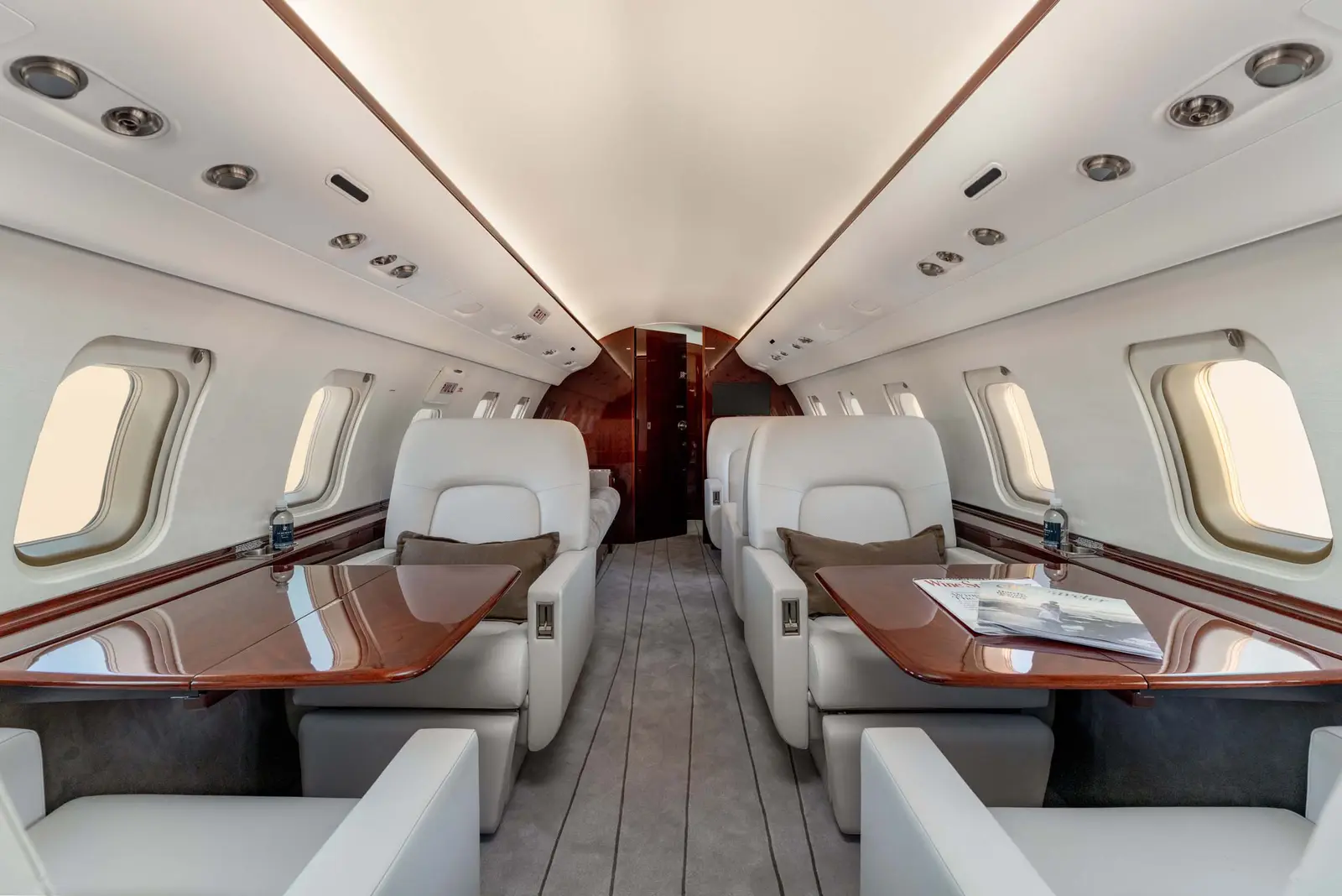 Bombardier Challenger 605 N495SM operated by Schubach Aviation photo 2