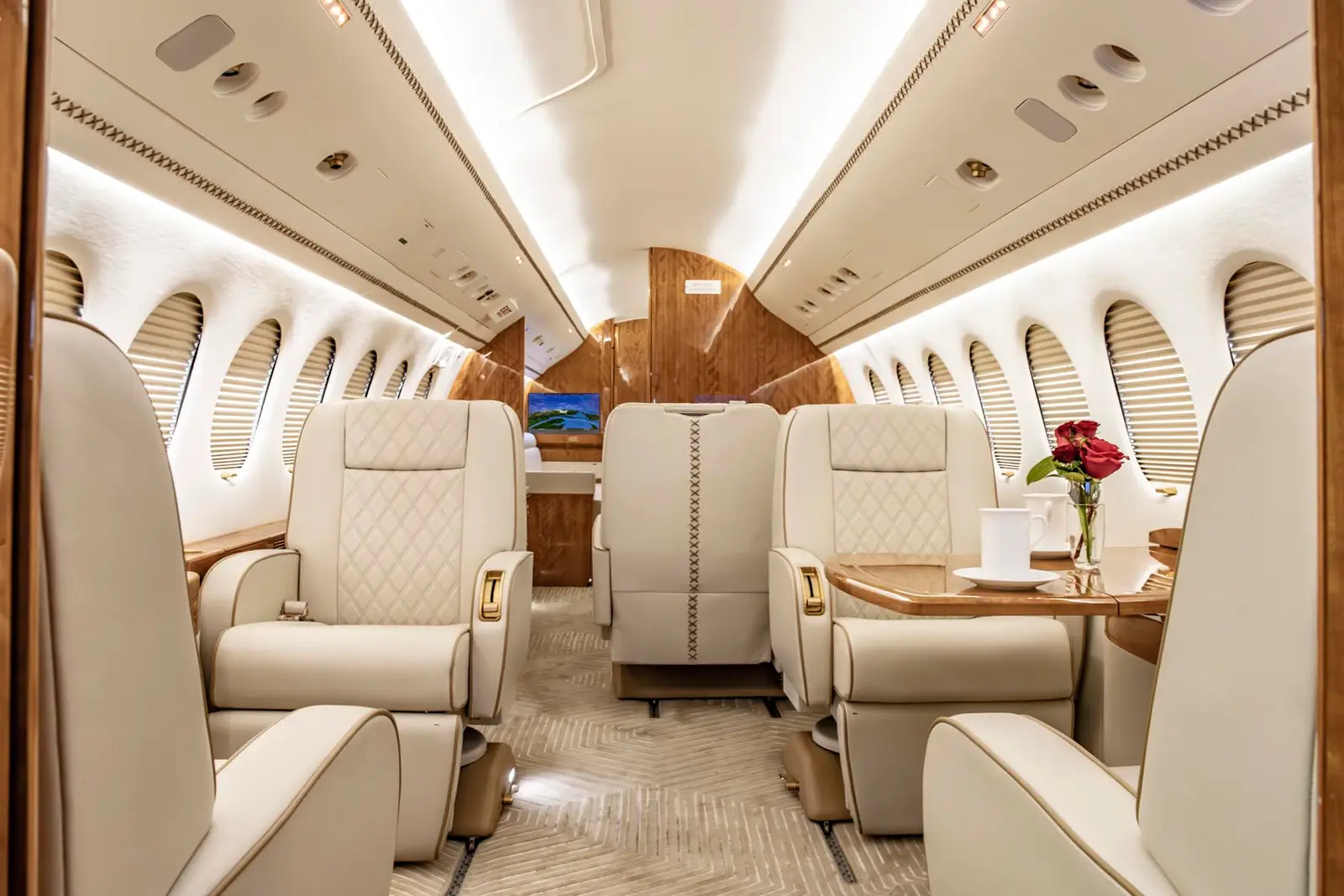 Dassault Falcon 7X N4CE operated by Clay Lacy Aviation, Inc. photo 2