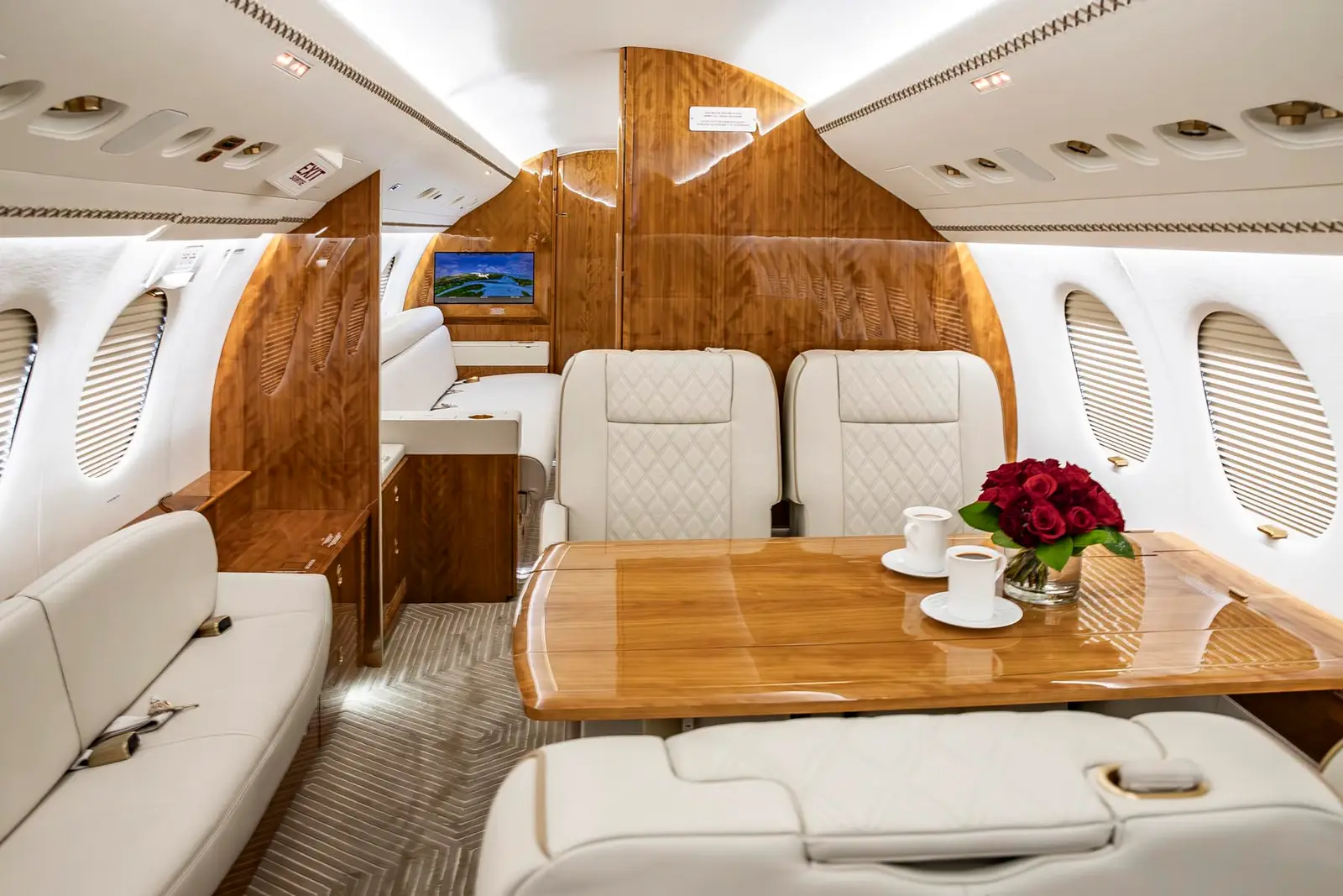Dassault Falcon 7X N4CE operated by Clay Lacy Aviation, Inc. photo 5