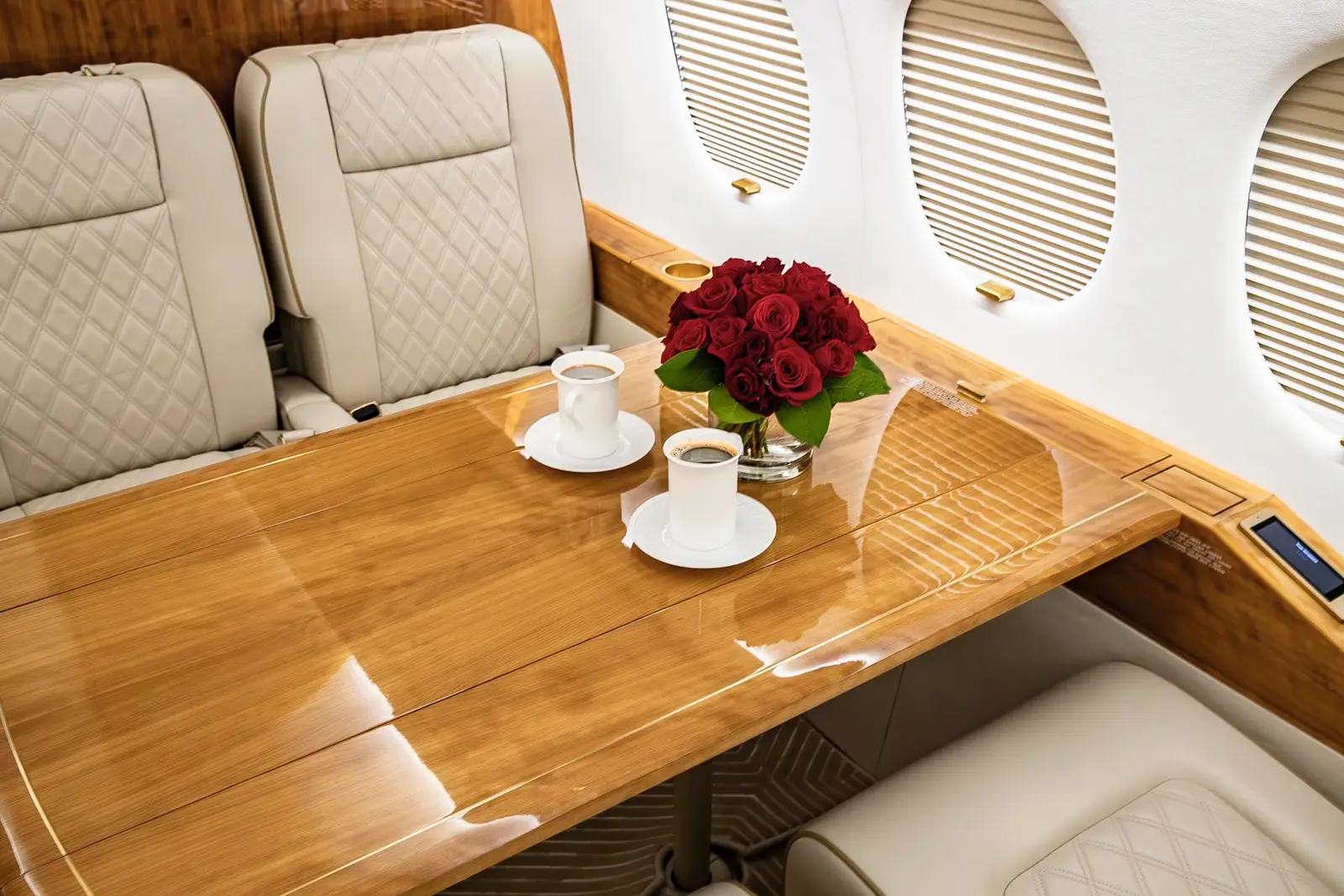 Dassault Falcon 7X N4CE operated by Clay Lacy Aviation, Inc. photo 6
