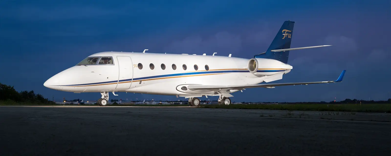 Gulfstream G200 N500AG operated by FLYTRU photo 2