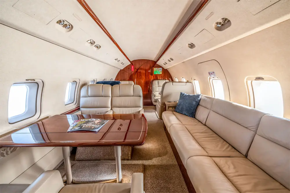 Bombardier Challenger 601-3A N500LR operated by Worldwide Jet Charter, Inc. photo 2