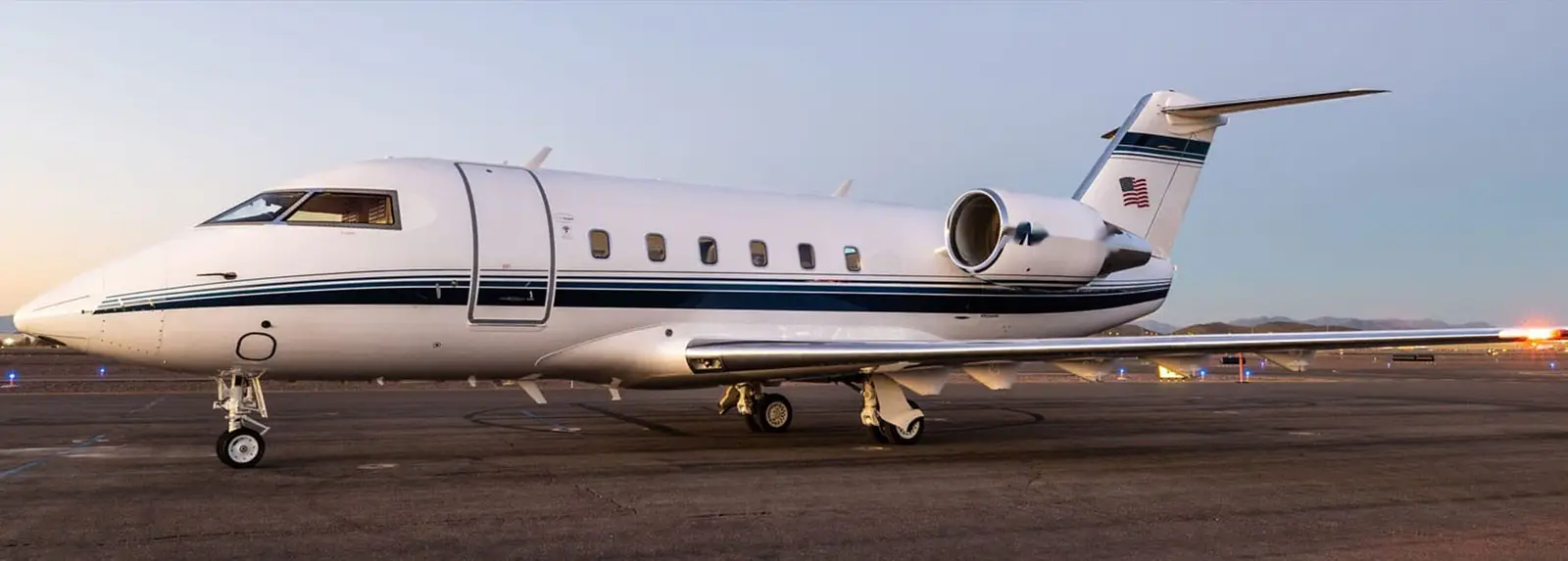 Bombardier Challenger 601-3A N500LR operated by Worldwide Jet Charter, Inc. photo 4