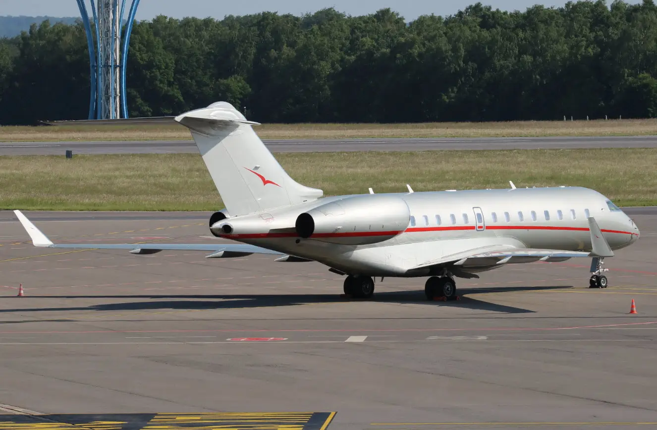Bombardier Global 5000 N502VJ operated by Jet Edge International photo 4