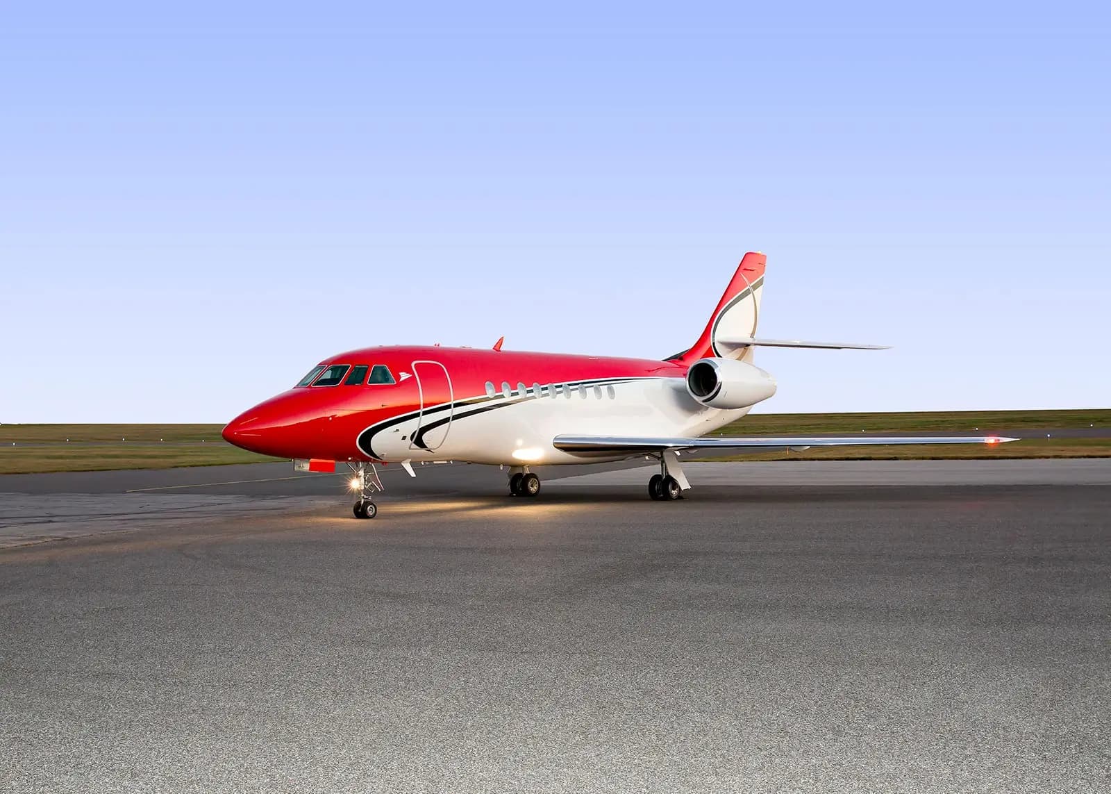 Dassault Falcon 2000 N506DJ operated by Rennia Aviation, LLC, KGNV, exterior