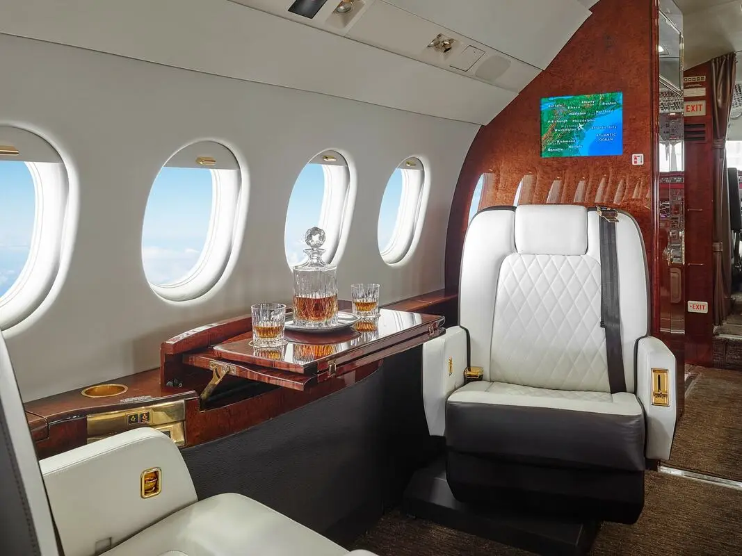 Dassault Falcon 2000 N506DJ operated by Rennia Aviation, LLC, KGNV photo 5