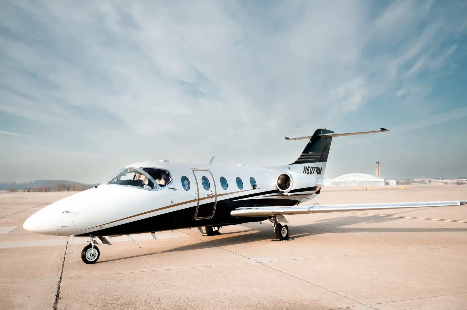 Beechcraft Hawker 400XP N507WM operated by Aircraft Management Group photo 4