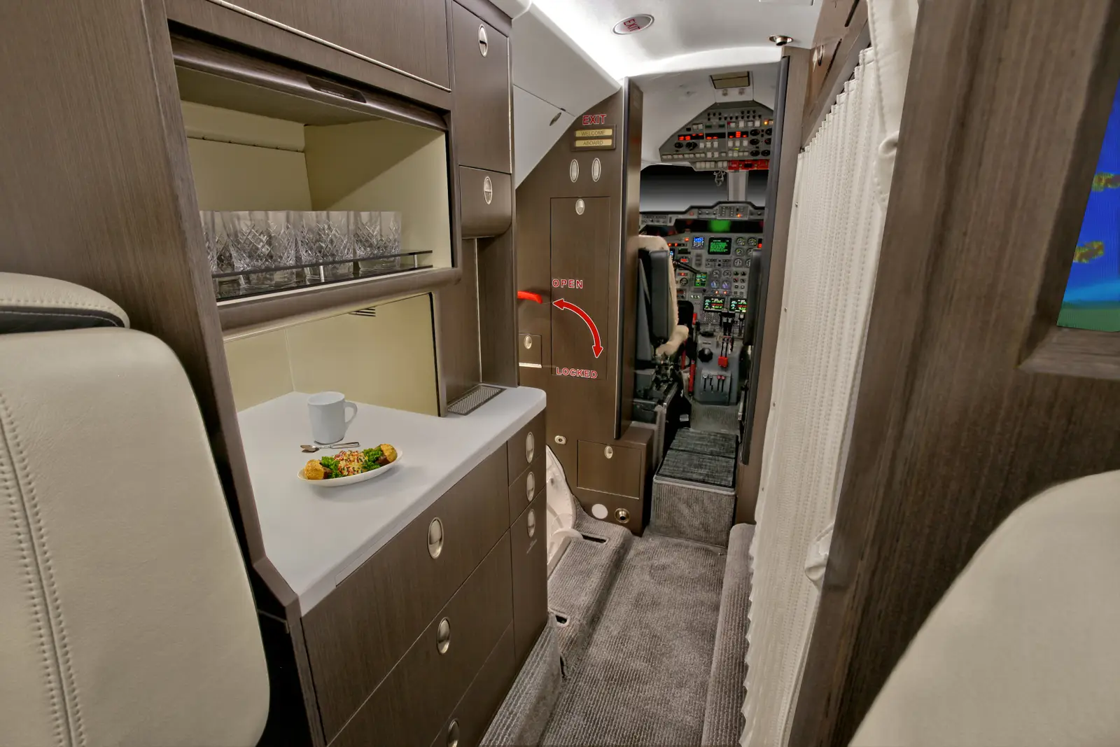 Beechcraft Hawker 800XP N511JC operated by DuPage Aerospace, KDPA photo 6