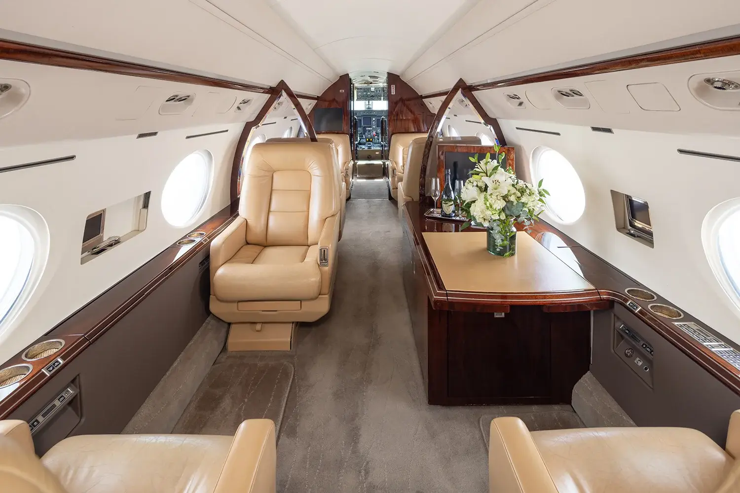 Gulfstream IV-SP N512CC operated by CapJet photo 5