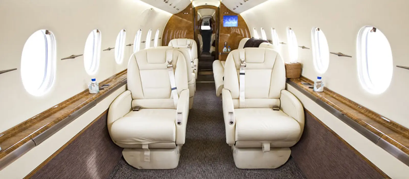Beechcraft Hawker 4000 N515CJ operated by Priester Aviation, KPWK photo 2