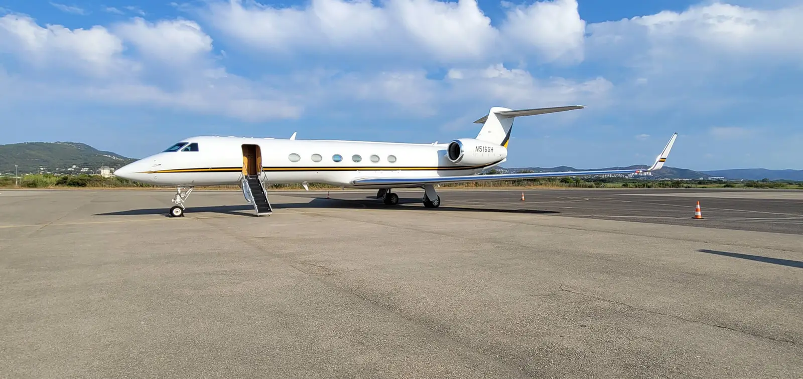 Gulfstream V N516GH operated by Global Air Charters, Inc., exterior