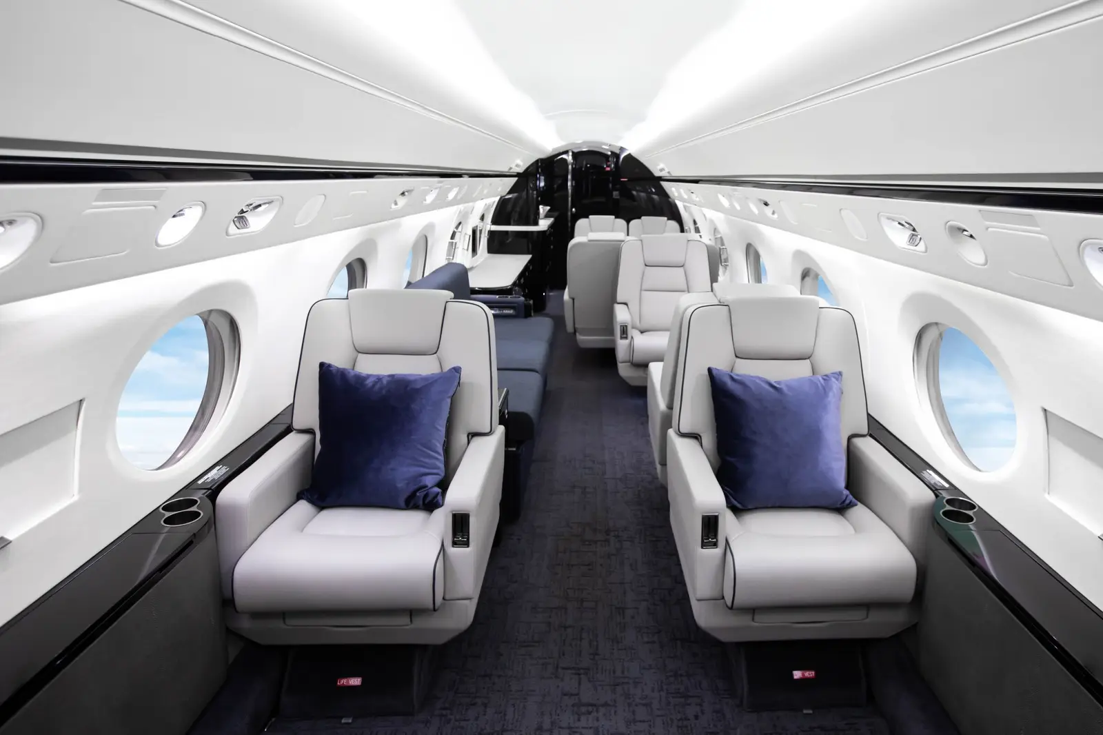 Gulfstream G400 N516MC operated by Talon Air, LLC photo 3