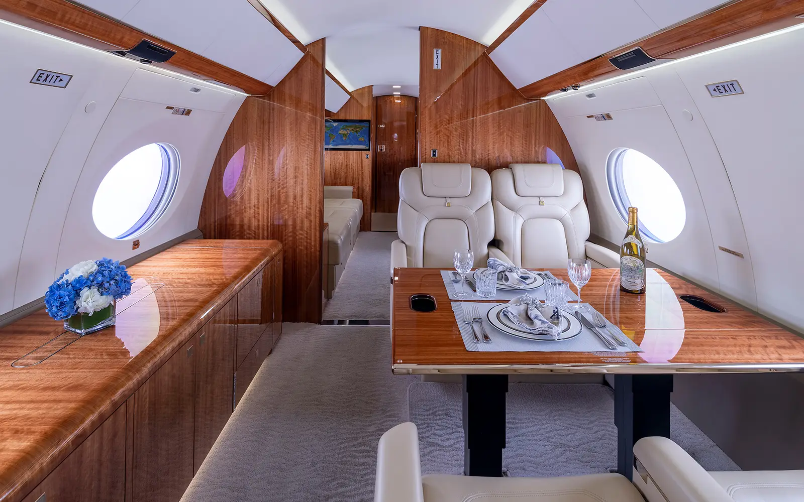 Gulfstream G650 N516PL operated by Planet 9 Private Air ("P9PA") photo 4
