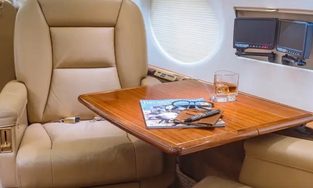 Gulfstream G550 N518AH operated by Solairus Aviation photo 4